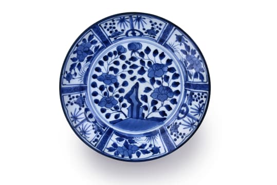 A Japanese Arita dish, late 16th - 17th century