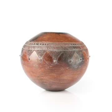 Zanele Nala; Ukhamba with rope, applied decoration and incised triangular motif