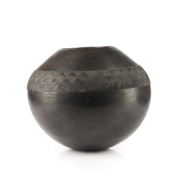 Nesta Nala; Ukhamba with incised geometric band design