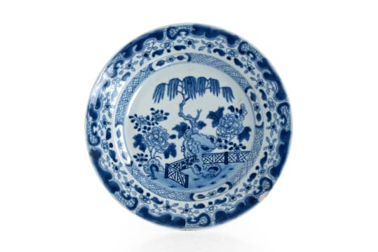 A Chinese blue and white circular dish, Kangxi period, 1662-1722