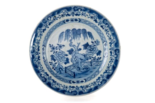 A Chinese blue and white circular dish, Kangxi period, 1662-1722