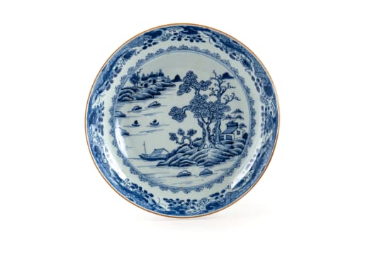 A Chinese blue and white circular dish, Qianlong period, 18th century
