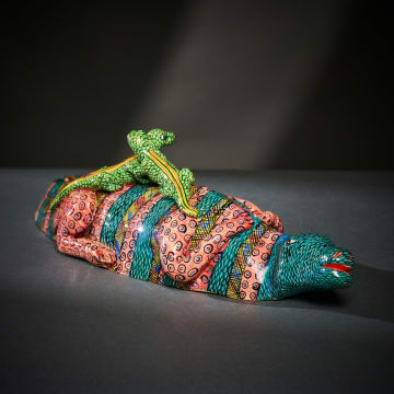 Crocodile and lizard sculpture