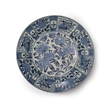 Japanese Arita charger, 17th century