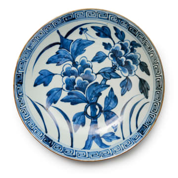 Chinese Blue and white bowl with flower motif, 17th - 18th century