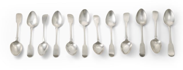 Twelve Irish silver fiddle pattern teaspoons, James Scott, Dublin, 1819