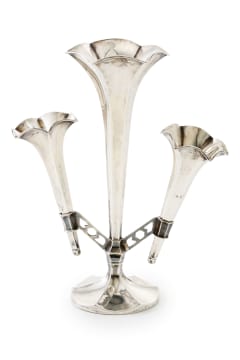 A George V silver vase stand, Cornelius Desormeaux Saunders & James Francis Hollings (Frank) Shepherd, Birmingham, 1912