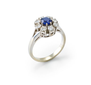 Sapphire and diamond cluster ring