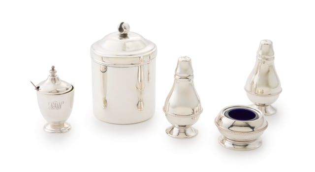 A George VI silver egg cup, Sanders & Mackenzie, Birmingham, 1945