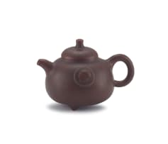 A Chinese Yixing stoneware teapot, 20th century