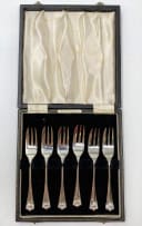 Six George VI silver 'Shell Dog Nose' pattern cake forks, Thomas Bradbury & Sons Ltd, Sheffield, 1944