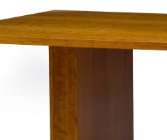 A paumalvern and hardwood table