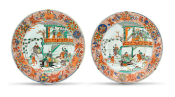 A matched pair of large Chinese famille-verte 'Yang Family' dishes, Qing Dynasty, Kangxi period, 1662-1722