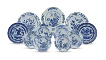 A pair of Chinese blue and white bowls, Qing Dynasty, Kangxi period, 1672-1722