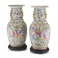 A pair of Chinese Canton famille-rose vases, Qing Dynasty, 19th century