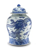 A large Chinese blue and white jar and cover, Qing Dynasty, 18th/19th century