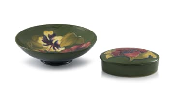 A Walter Moorcroft 'Hibiscus' pedestal bowl, 1950-1986