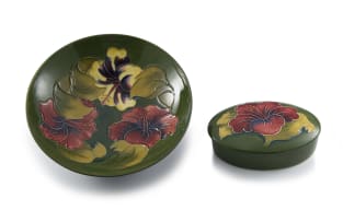 A Walter Moorcroft 'Hibiscus' pedestal bowl, 1950-1986