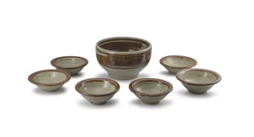 Six dessert bowls and a large bowl