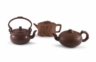 A Chinese Yixing 'prunus' teapot, 19th/20th century