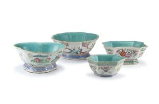 Four Chinese green-glazed and famille-rose pedestal dishes, Qing Dynasty, 19th century