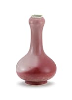 A Chinese peach-bloom vase, late Qing Dynasty, 18th/19th century