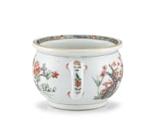A Chinese famille-verte vomit pot, Qing Dynasty, 18th century