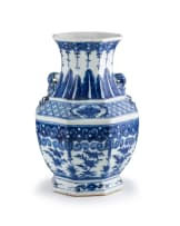 A Chinese blue and white vase, Qing Dynasty, 18th/19th century