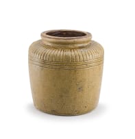 A Chinese honey-glazed jar, Qing Dynasty, 18th/19th century