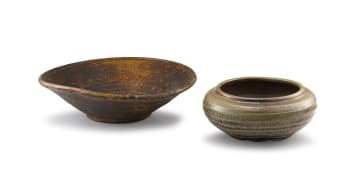 A Japanese celadon-glazed bowl, 18th/19th century