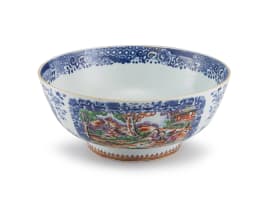 A Chinese polychrome bowl, Qing Dynasty, Qianlong period, 18th century