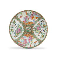 A Chinese famille-rose dish, Qing Dynasty, 19th century