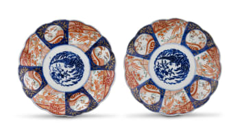 A pair of Japanese Imari dishes, Meiji period, 1868-1912