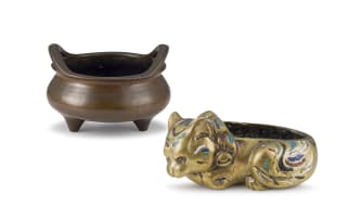 A Chinese two-handled bronze incense burner, Qing Dynasty, 19th century
