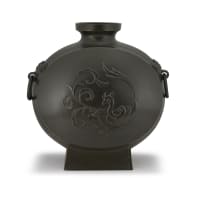 A Chinese two-handled bronze vessel, Qing Dynasty, 19th century