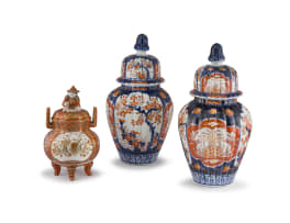 A pair of Japanese Imari jars and covers, Meiji period, 1868-1912