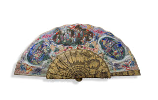 A Chinese Canton painted and lacquered paper fan, Qing Dynasty, 19th century