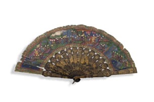 A Chinese Canton painted and lacquered paper fan, Qing Dynasty, 19th century