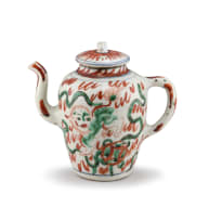 A Chinese Transitional iron-red and green painted ewer and cover, Shunzhi period, 1644-1661