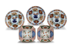 A pair of Japanese Imari dishes, Meiji period, 1868-1912