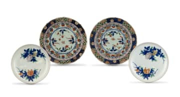 A pair of Japanese Kakimon-style dishes, Edo period, 1603-1867