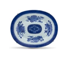 A Chinese Export blue and white Fitzhugh pattern dish, Qing Dynasty, 18th/19th century