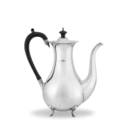 A George V silver coffee pot, maker's mark indistinct, Birmingham, 1910