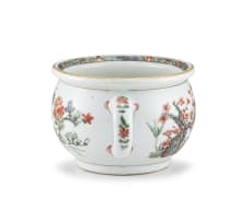 A Chinese Export famille-verte vomit pot, Qing Dynasty, 18th century