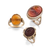 Carnelian intaglio and 9ct gold ring