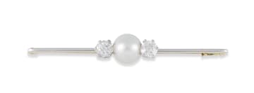 18k white gold and platinum pearl brooch