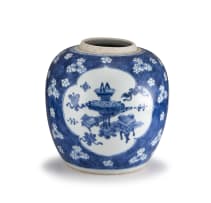 A Chinese blue and white jar, Qing Dynasty, Kangxi period (1662-1722)