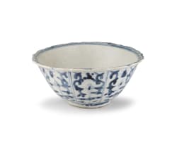 A Chinese blue and white 'Swatow' dish, Ming Dynasty, late 16th/early 17th century