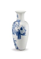 A Chinese blue and white vase, Qing Dynasty, Kangxi period (1662-1722)