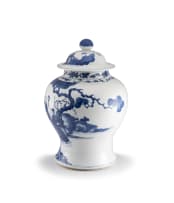 A Chinese blue and white covered vase, Qing Dynasty, 19th century